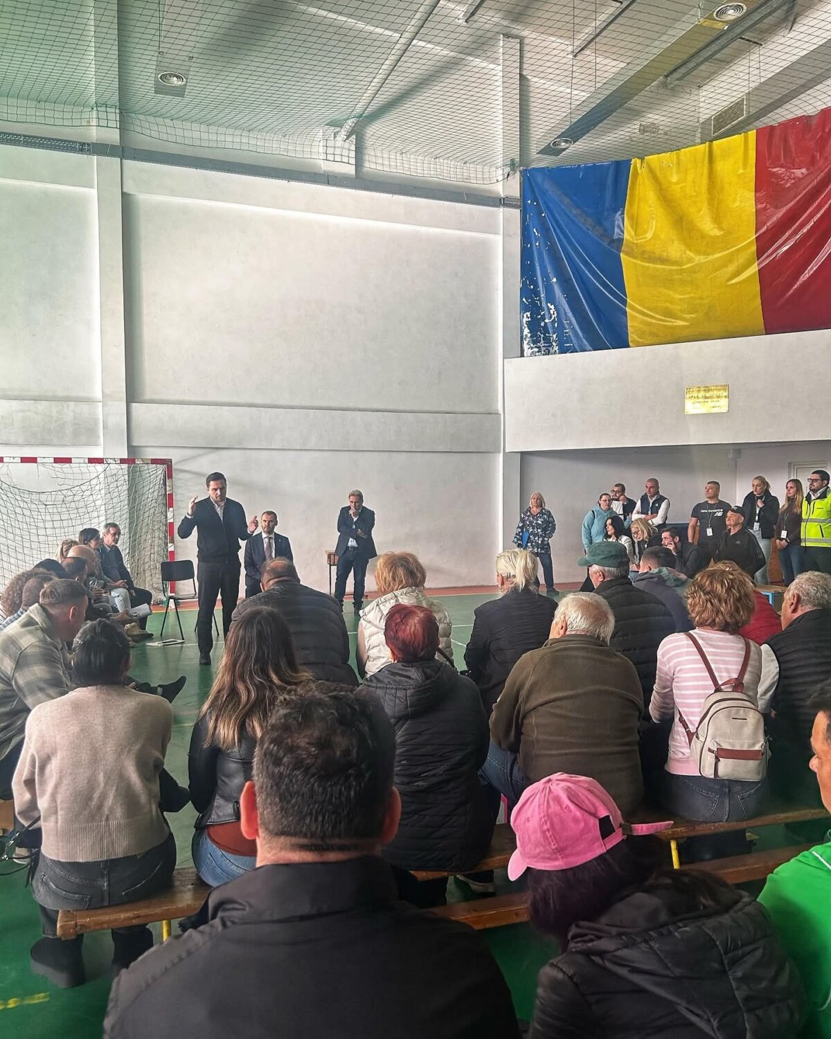 stelian bujduveanu intalnire cu proprietarii apartamentelor din imobilul afectat de explozia din cartierul rahova 68fb0174ed8b7