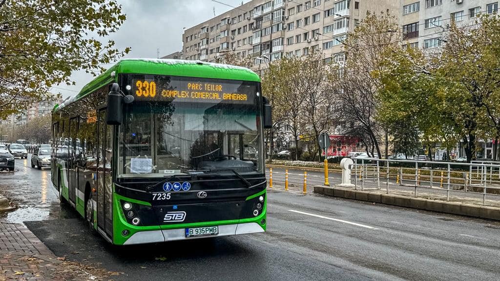 tot mai multi bucuresteni aleg transportul public peste 35 de milioane de titluri de calatorie si doua milioane de abonamente in 2025 68ff83baa18f8
