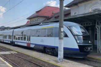 trenul metropolitan sau metroul de suprafata al capitaleif09f9a86tpbi cauta pe piata oferte de garnituri pentru transportul feroviar bucuresti ilfov 6900bd7307749