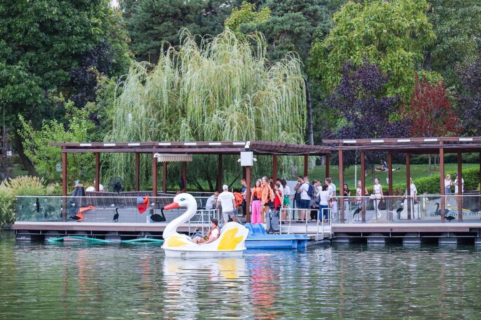 ultimul weekend de plimbari cu barca in parcul drumul taberei 68ea269a803bf