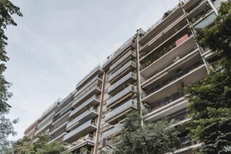 un nou si imens proiect imobiliar in rahova blocuri de 10 etaje sunt construite de proprietarii targului pucheni cel de legume fructe si flori 6900690eab14c