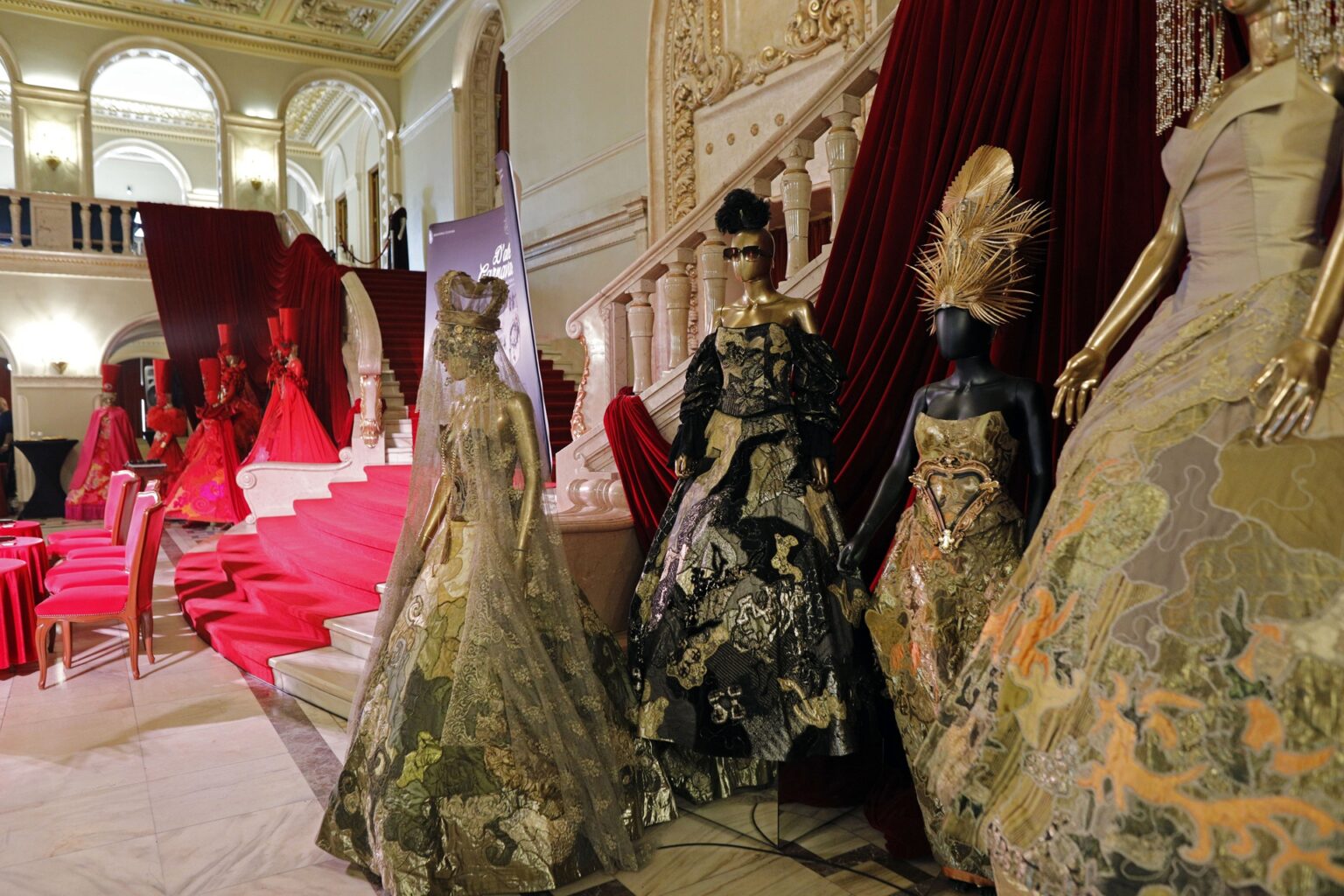 un videoclip cu un actor nud pe scena a fost asociat in mod fals cu opera nationala din bucuresti niciun spectacol de aici nu include o astfel de scena 68e549844078e