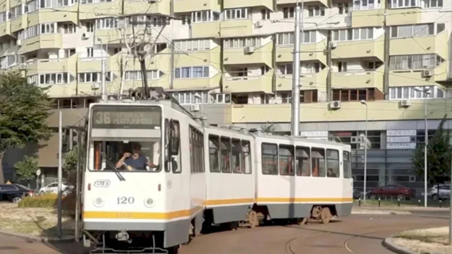 update tramvaiele liniilor 17 si 36 blocate pe strada maica domnului stb incendiu in zona 68ef37808a327