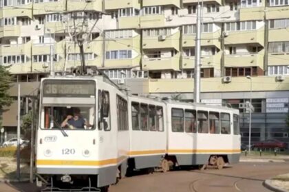 update tramvaiele liniilor 17 si 36 blocate pe strada maica domnului stb incendiu in zona 68ef37808a327