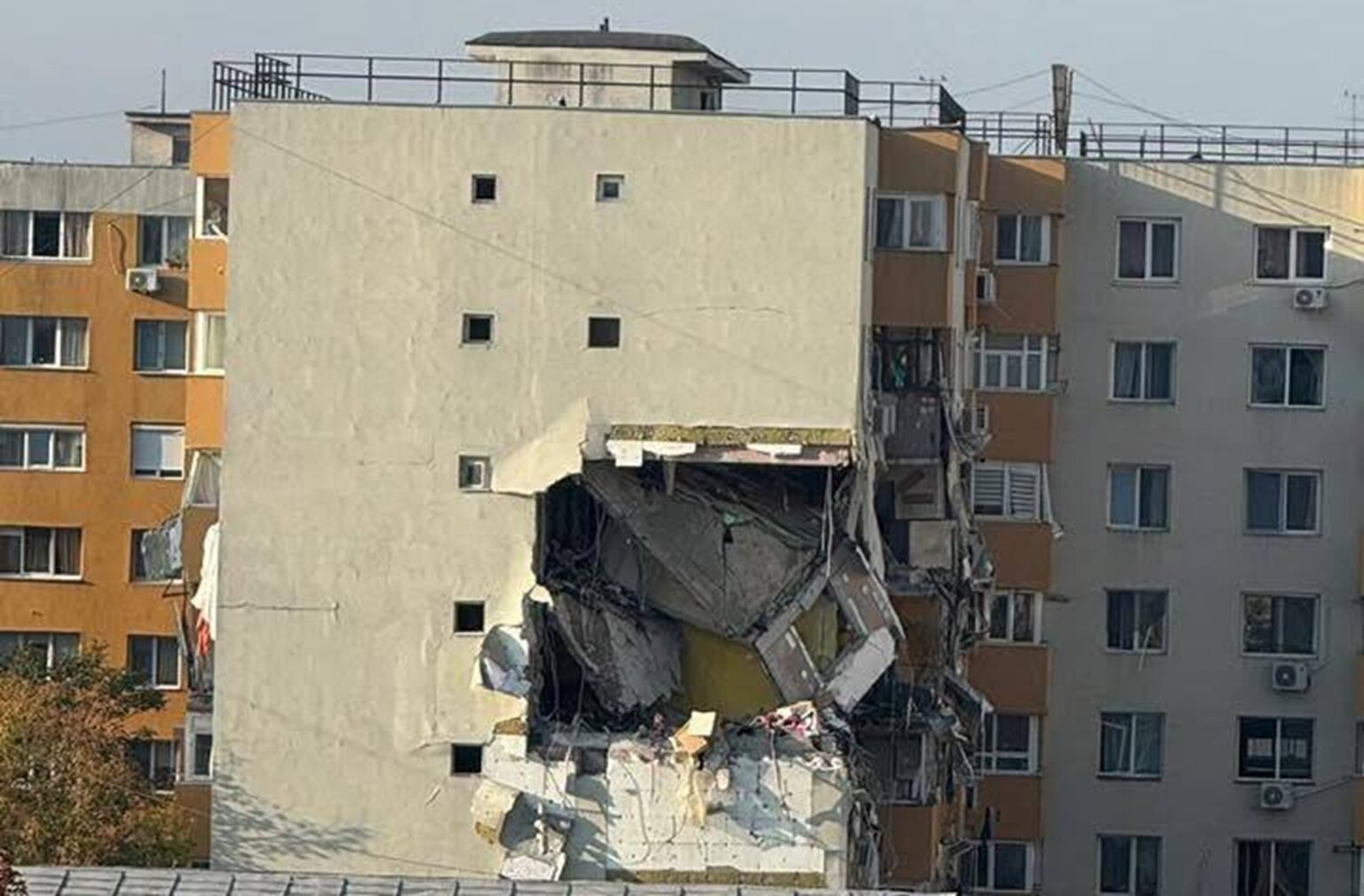 video doi locatari din blocul distrus au fost proiectati de explozie in cladirea vecina noi detalii teribile ale tragediei din rahova 68f22d8a7fdb0