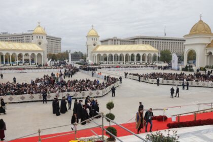 video mii de credinciosi prezenti astazi la sfintirea catedralei mantuirii neamului sunt veniti pelerini din toate colturile tarii 68fe0776d2cc3