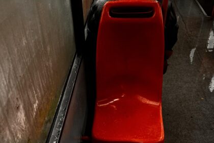 video tramvaie troleibuze si autobuze inundate azi pe trasee din bucuresti calatori furiosi ca platesc abonamente stb si au parte de asemenea conditii 68e654a544bb9