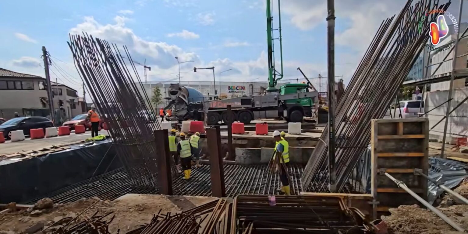 video ultimele noutati si imagini de pe santierul pasajului aparatorii patriei a inceput turnarea primului picior al podului 68deb36932f0b