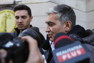 video vlad oprea acuzat de spalare de bani luare de mita si abuz in serviciu a fost primit cu aplauze la intoarcearea in primaria sinaia 68f5f725dfe60