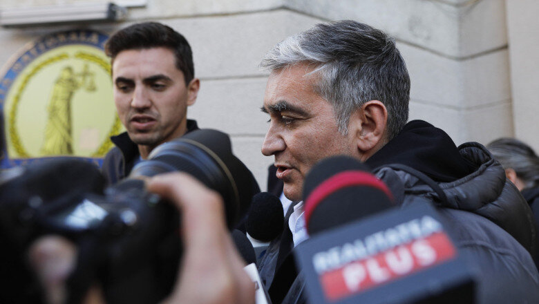 video vlad oprea acuzat de spalare de bani luare de mita si abuz in serviciu a fost primit cu aplauze la intoarcearea in primaria sinaia 68f5f725dfe60