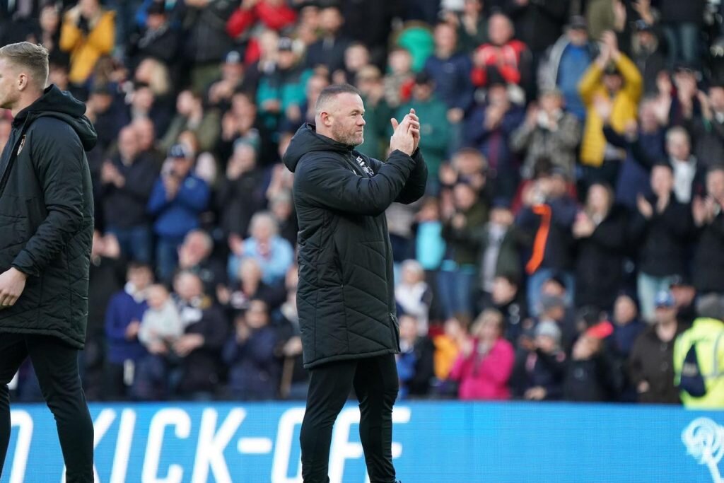 wayne rooney ingrijorat de prestatia pilonilor de baza de la liverpool 6900a2d7baff4