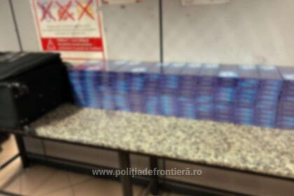 156 000 de tigarete ascunse in bagajele de cala a doua persoane descoperite pe aeroportul otopeni 6908cea6a16a2
