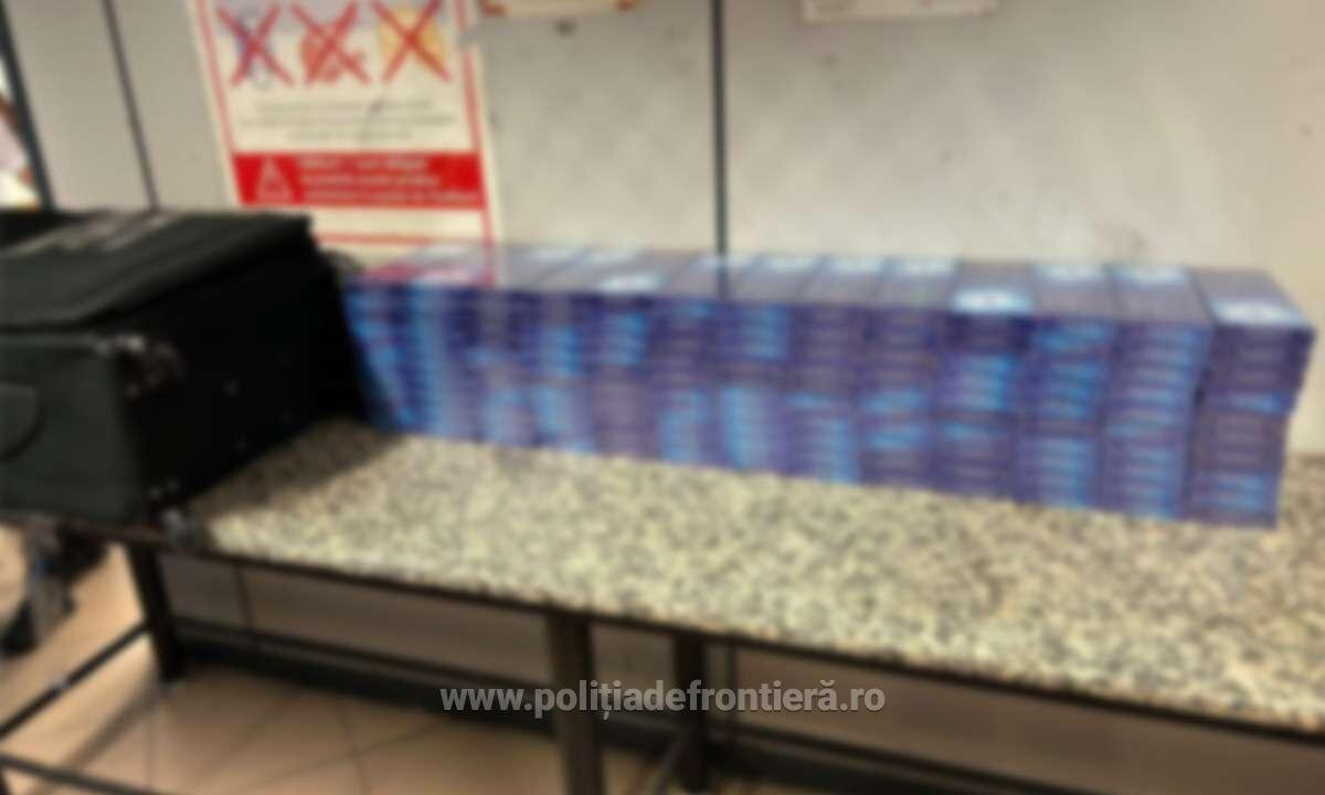 156 000 de tigarete ascunse in bagajele de cala a doua persoane descoperite pe aeroportul otopeni 6908cea6a16a2
