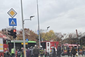 accident grav in bucuresti un tramvai s a ciocnit cu un autobuz sapte persoane au cerut sa fie duse la spital 6909bdb8c6848