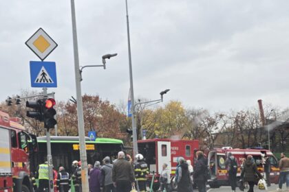 accident grav in bucuresti un tramvai s a ciocnit cu un autobuz sapte persoane au cerut sa fie duse la spital 6909bdb8c6848