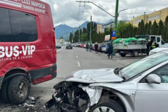 accident grav la granita dintre judetele prahova si brasov in care au fost implicate 8 persoane trei copii se numara printre raniti 692c9f4a2bcea
