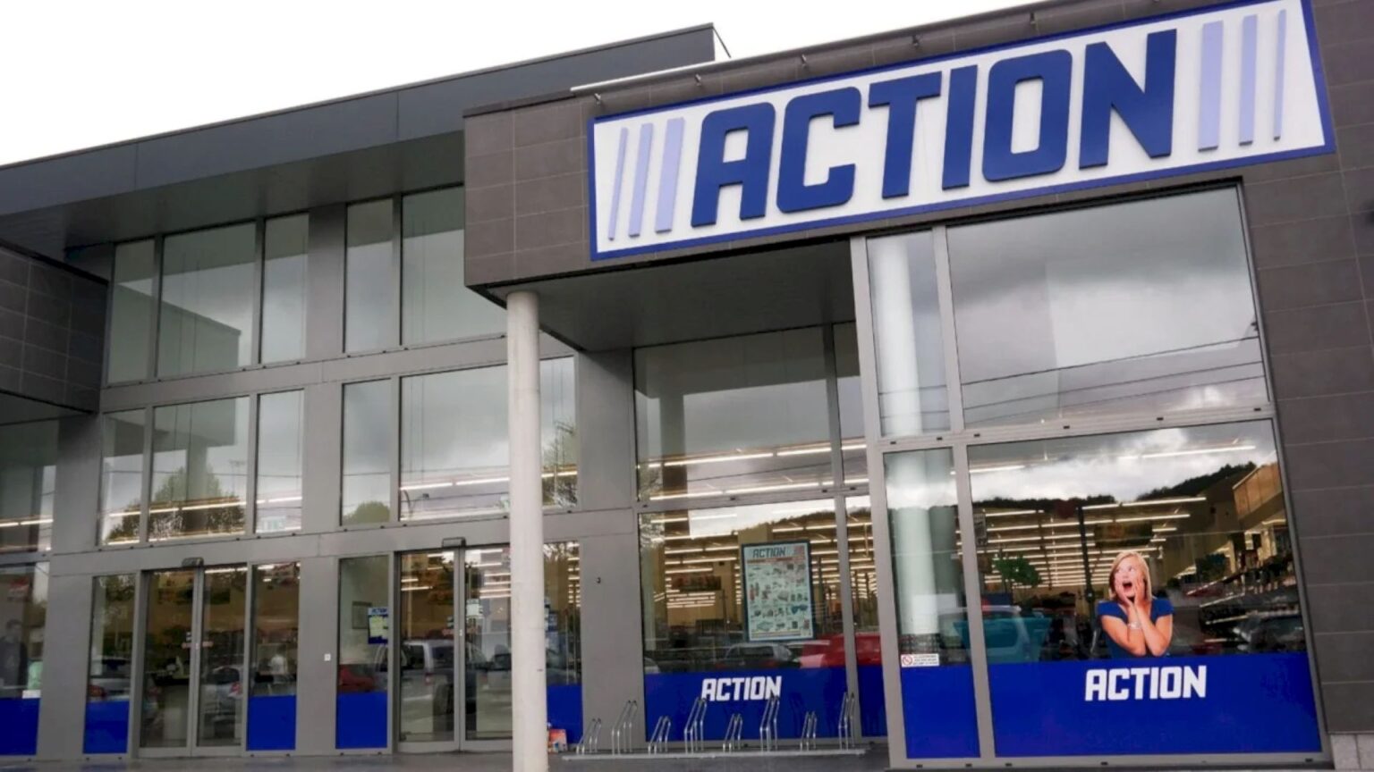 action face angajari in primul sau magazin pe care l deschide in bucuresti cat este salariul si care este profilul unui bun candidat 692067220da50