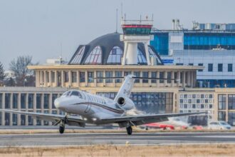 aeroportul baneasa ar putea deveni un city airport doar cu zboruri de zi bucurestenii din zona nu mai suporta zgomotul avioanelor 69298ede18277