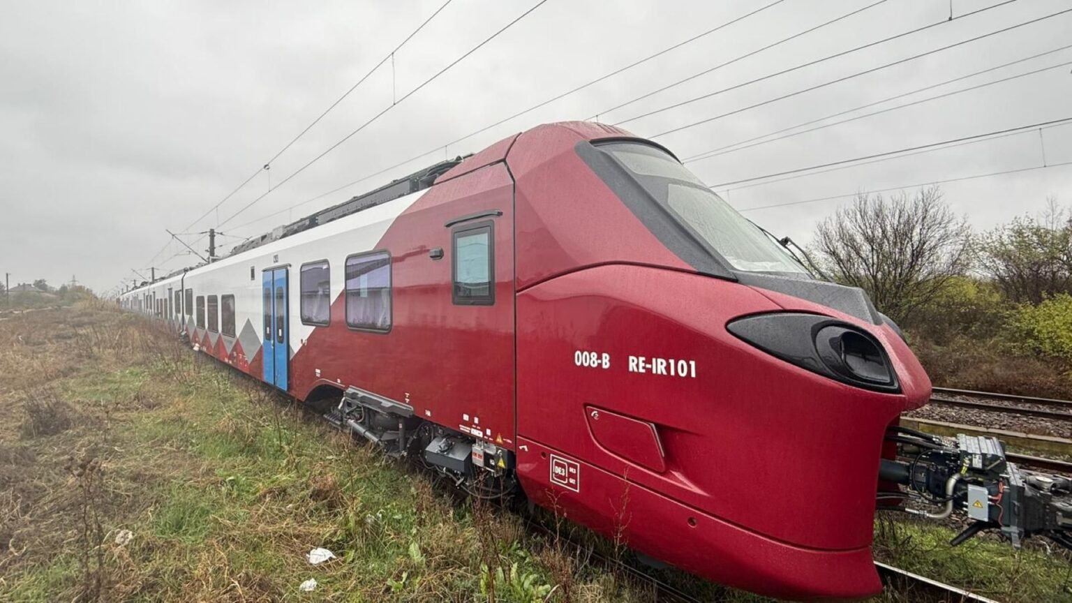 al optulea tren alstom coradia de abia ajuns la bucuresti e in verificari pe ce rute ar urma sa circule si ce se intampla cu celelalte 7 rame 6914748c5de7d
