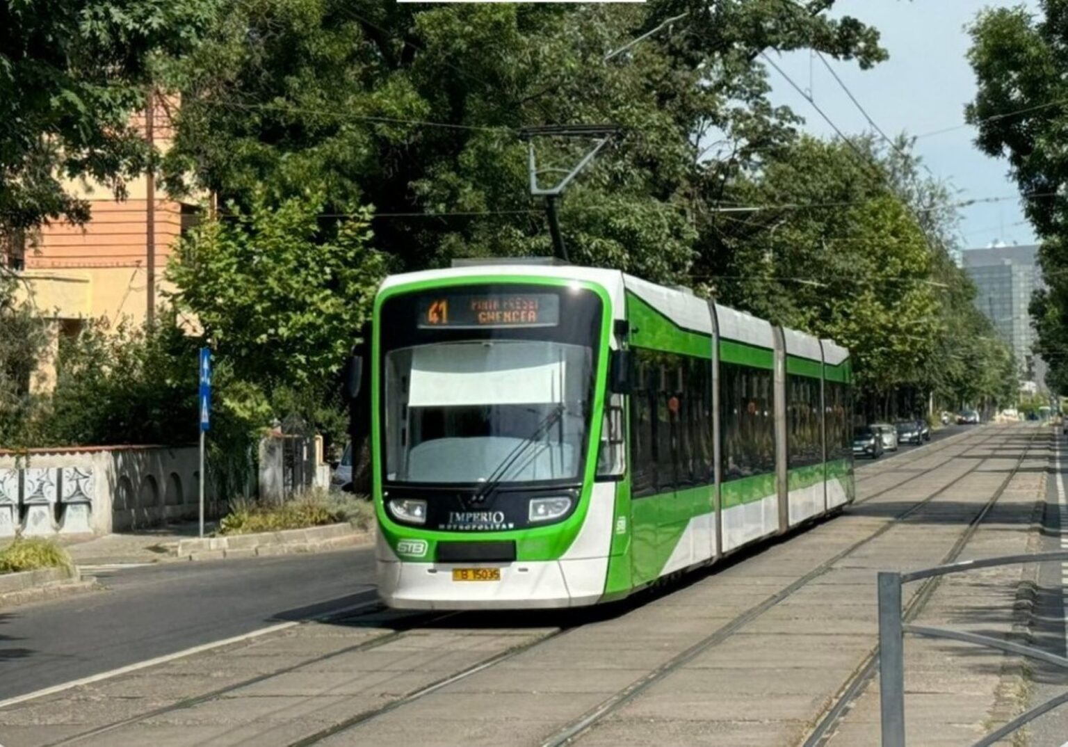 alerta accident grav pe linia 41 martor pare cu victima la trecerea de pietoni de dupa spitalul elias coada imensa de tramvaie stb a infiintat linia naveta 641 69201fd298c14 1