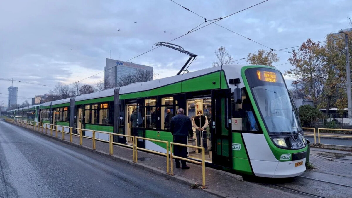 alerta accident pe linia 41 tramvaie blocate in statia casin spre piata presei stb linia naveta 641 preia calatorii update 690dc24fd3afc