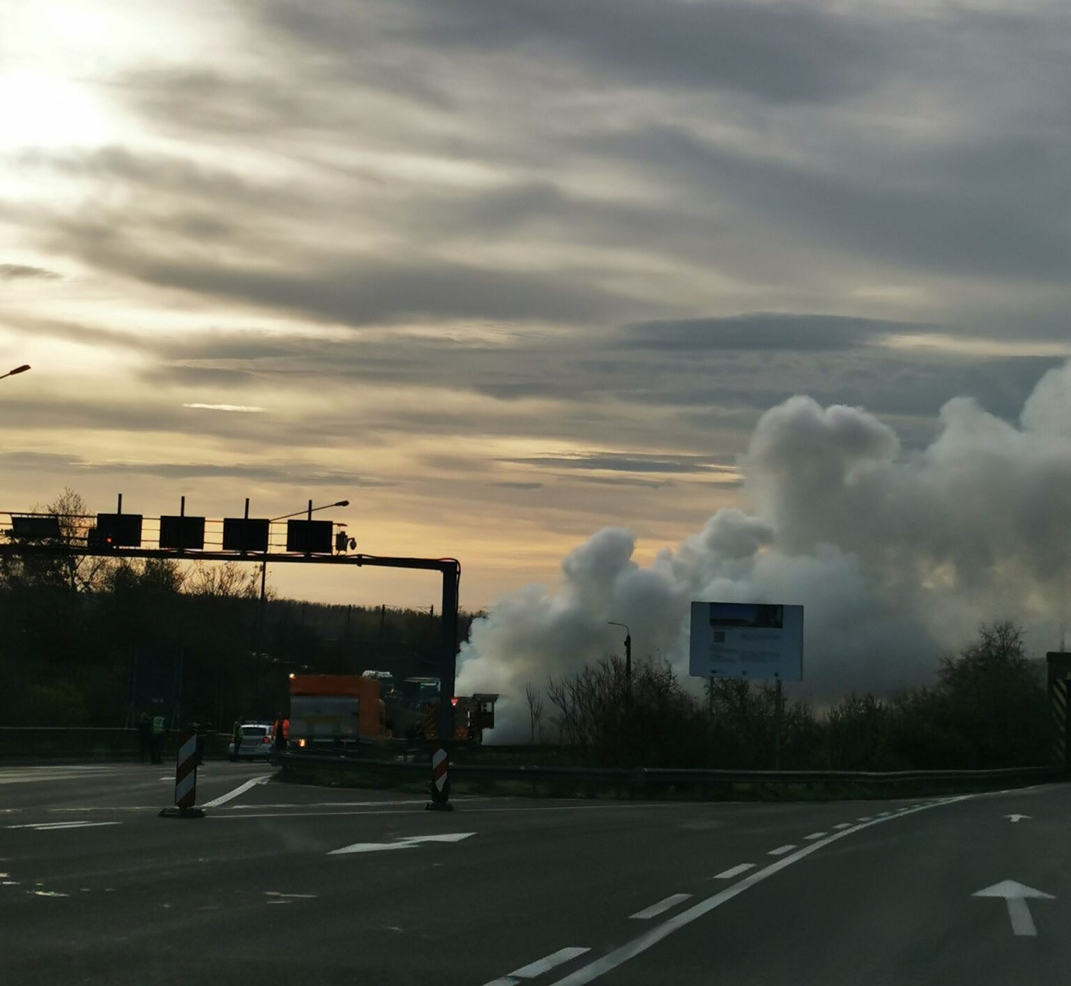 alerta un tir a luat foc pe autostrada soarelui pe sensul spre bucuresti pericol de explozie langa statia de taxare fetesti update 692802cc8286c