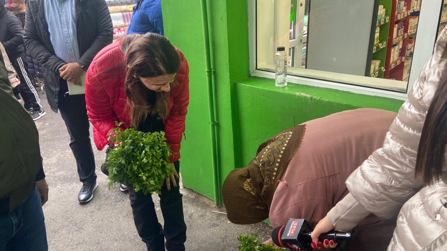 anca alexandrescu pietele de odinioara din sectorul 4 au fost distruse renovate cu milioane multe dar fara clienti 690d893a9a9e8