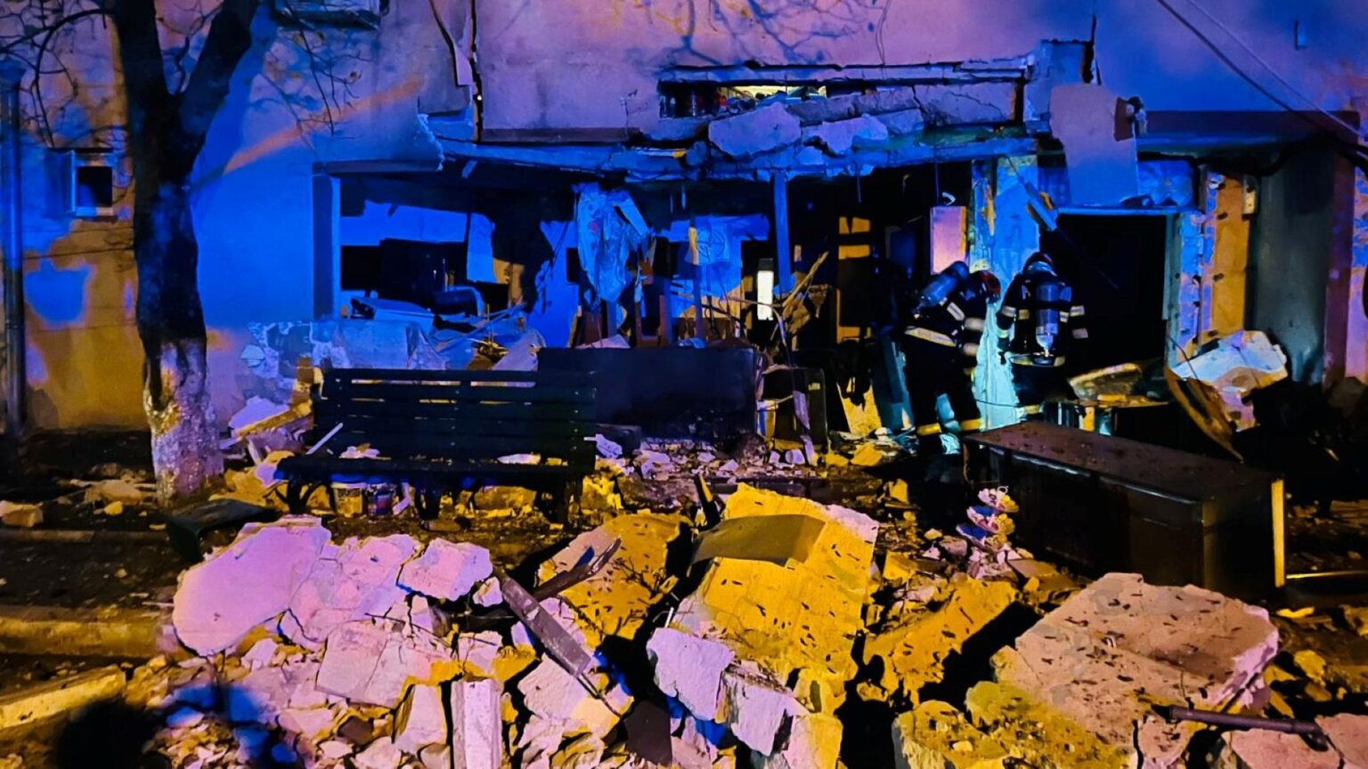 breaking explozie intr un bloc din buftea exista riscul ca blocul sa se prabuseasca sunt 4 victime update 6925e483c305b