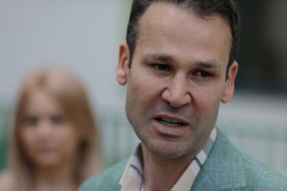 bucuresteni din s3 organizeaza protest impotriva primarului robert negoita pe care il acuza de abuzuri oamenii vor sa se adune sambata in parcul ior 6911b7d027344