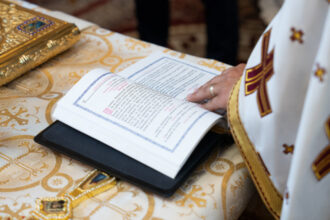 calendar ortodox pentru luna noiembrie 2025 trei sarbatori importante sunt mentionate cu cruce rosie 69059ef5f1466