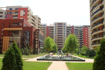 campionul datoriilor la intretinere din bucuresti e un avocat restant cu 400 000 de lei sta intr un complex de lux din s2 si are procese cu asociatia de ani de zile 69085428770c6