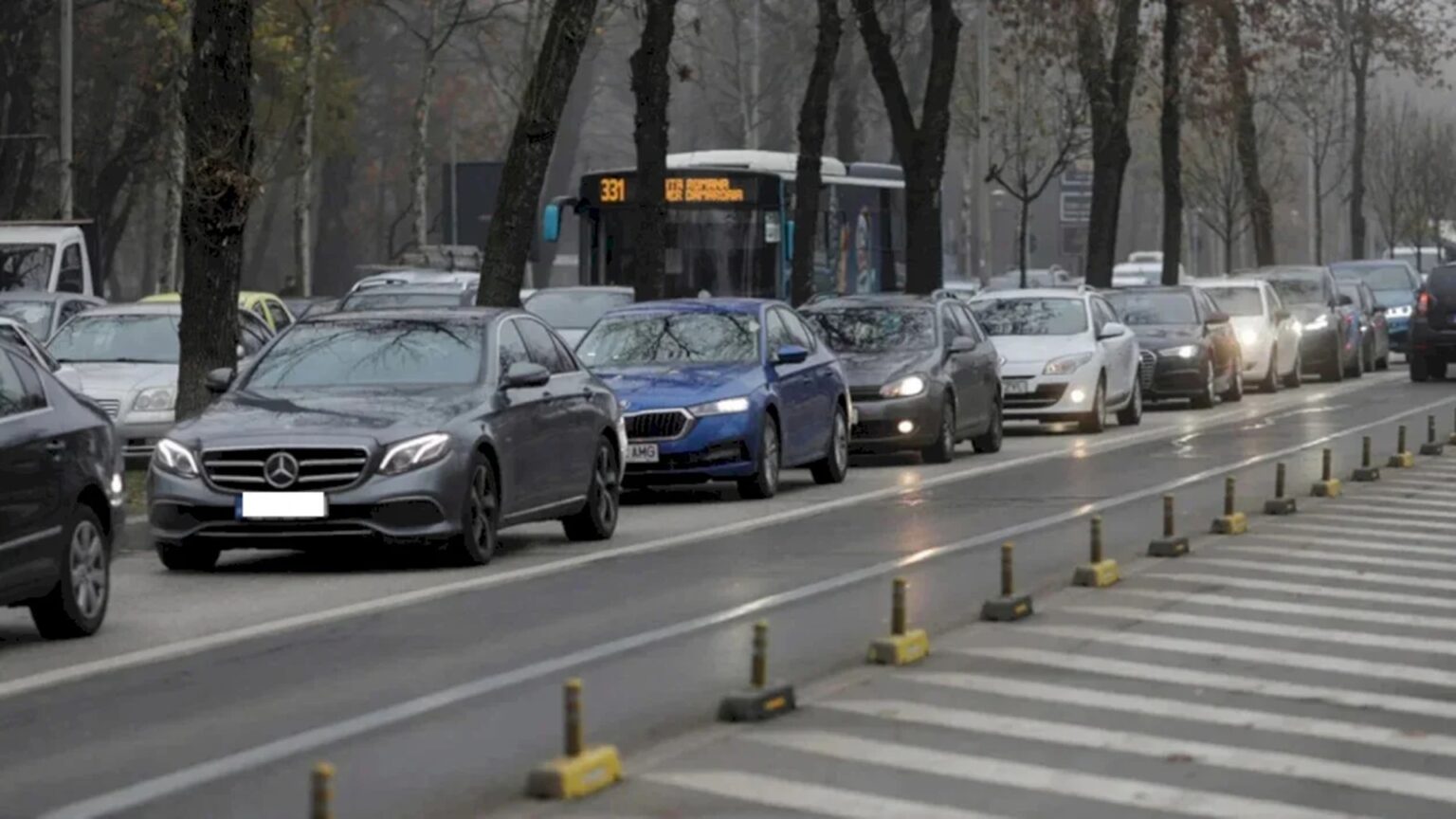cate masini circula zilnic la ora de varf in bucuresti e un numar urias iar cele mai multe sunt in tranzit 69159e3f44dbb