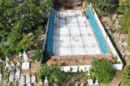 ce a fost mai intai mormantul sau blocul din cimitirul bellu constructorul sa ma ierte dumnezeu dar acolo nu erau cavouri ci o fabrica de ciocolata kandia 6926cc28c39ea