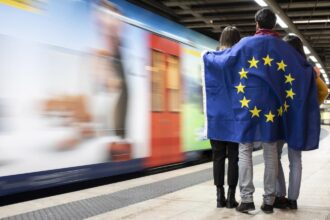 comisia europeana ofera 40 000 de bilete de calatorie gratuite pentru tinerii care implinesc 18 ani in 2025 6909023504dd0