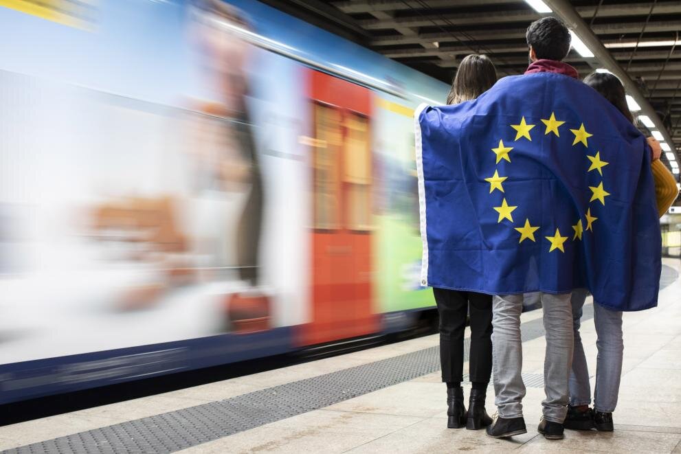 comisia europeana ofera 40 000 de bilete de calatorie gratuite pentru tinerii care implinesc 18 ani in 2025 6909023504dd0