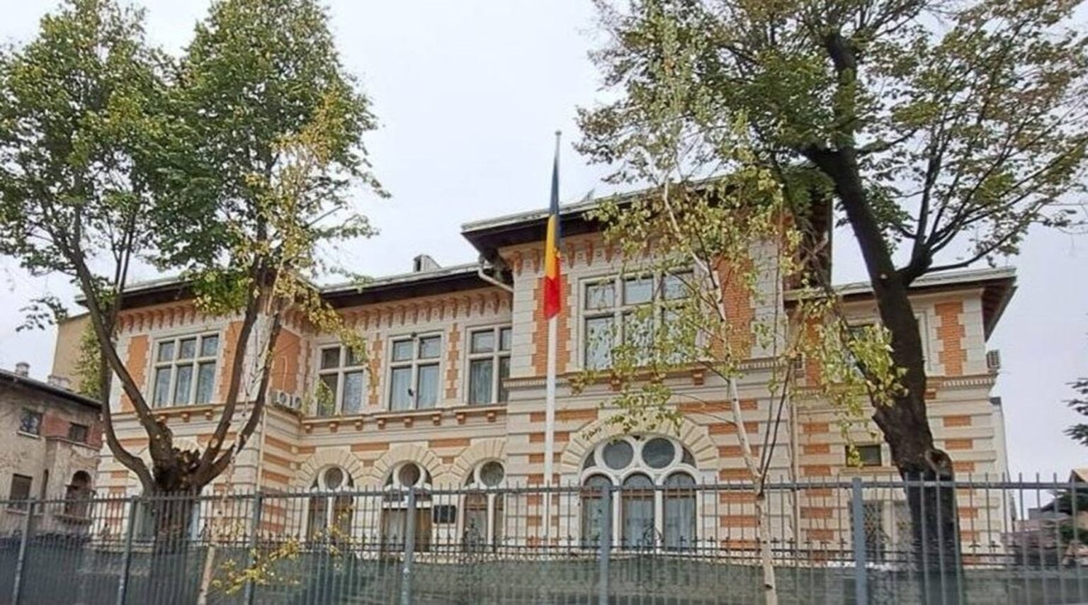 corpul de control trimis la prefectura capitalei institutia plateste facturi mult mai mari la ra apps decat suma prevazuta in contractul de inchiriere 691caea1422fc 1