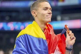 david popovici participa la spring with the stars langa bucuresti f09f8f8af09f8fbce29982efb88f competitia are loc in premiera la complexul sportiv de natatie otopeni 691474914d6f8