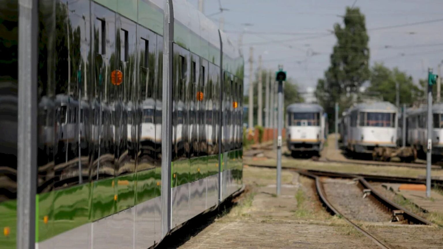 decizia stb de a renunta la cele 40 de tramvaie noi de la electroputere pascani atacata la cnsc gruia stoica pmb de fapt nu are bani 6909e9a62252a