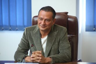 dl baluta are un nou centru electoral de control de unde anunta 7 angajamente pentru bucuresti spune ca nu s promisiuni ci contract moral si d 6911b7bbb850c