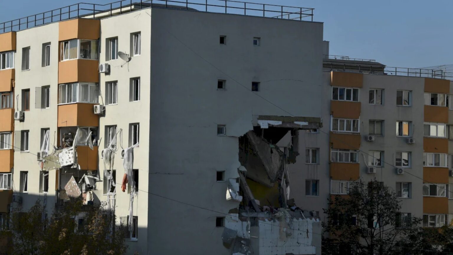 esential distrigaz a inceput reparatiile la conducta din rahova care a explodat acum aproape o luna dupa lucrari bucurestenii din zona vor avea iar gaze 6909dbecbda57