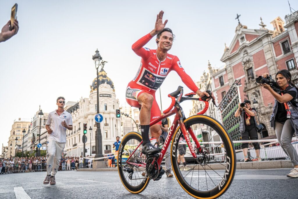 evenepoel si roglic utilizeaza tehnologie de varf din formula 1 pentru pregatirea curselor 6915a5d2b523d