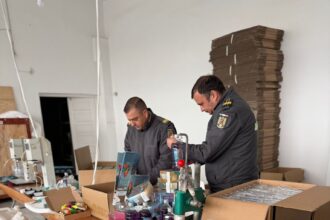 fabrica ilegala de dispozitive electronice de vapat descoperita de anaf 69205fb70fd76