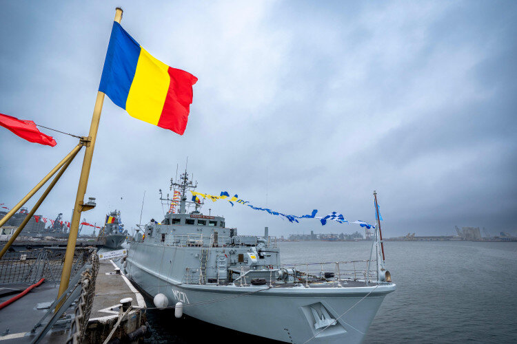 fortele navale romane au un nou vanator de mine marine 690f141ab1b72