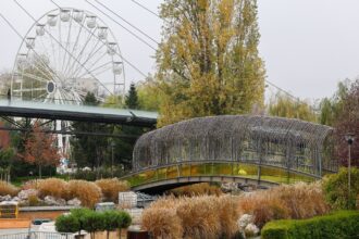 foto cum arata west side christmas market cu cateva zile inainte de deschiderea targului de craciun din s6 spoiler scena este pregatita pentru concerte 6924122a908f8