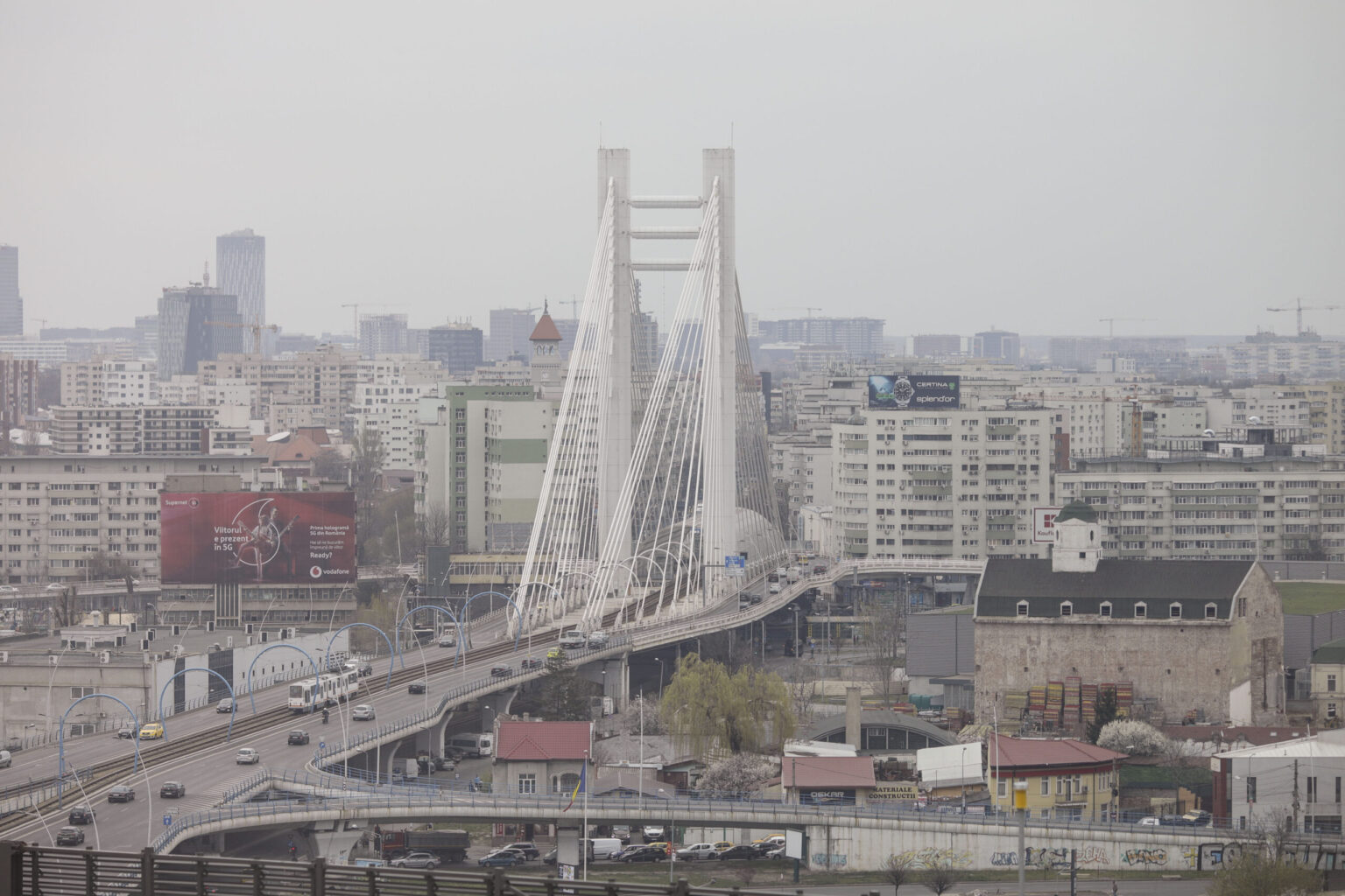 foto pasajul basarab din care betonul cade deja pana la armatura va fi in sfarsit receptionat dupa 14 ani administratia strazilor urmeaza sa l repare 692075211bf70