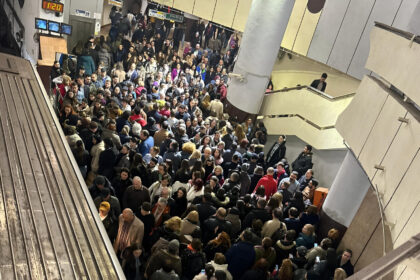 foto sa privim imaginea asta de la metrou intr o zi obisnuita cum a fost cea de ieri acum sa ne imaginam o greva la metrou scenariu posibil impas la negocierile ccm 692802d23ce7d