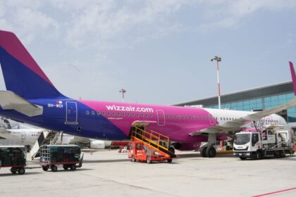 incident la aterizare pe aeroportul baneasa o flacara sub cabina unui avion wizz air majoritatea pasagerilor coborasera si n au fost in pericol anunta compania 6912f8e1cd938