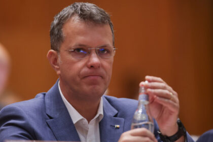 ionut mosteanu a absolvit anii iii si iv intr un singur an universitar legea le permitea acest lucru studentilor exceptionali 6928647db7fc3