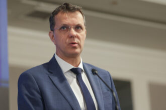 ionut mosteanu si a dat demisia ministrul apararii a luat decizia dupa scandalul diplomelor sale 69297dc317ec5