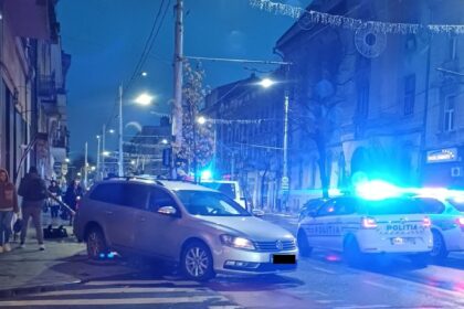 masina proiectata pe trotuar semafor doborat in urma unui accident produs dimineata la liceul gheorghe lazar din bucuresti coliziunea pe bd elisabeta 691d67b821245